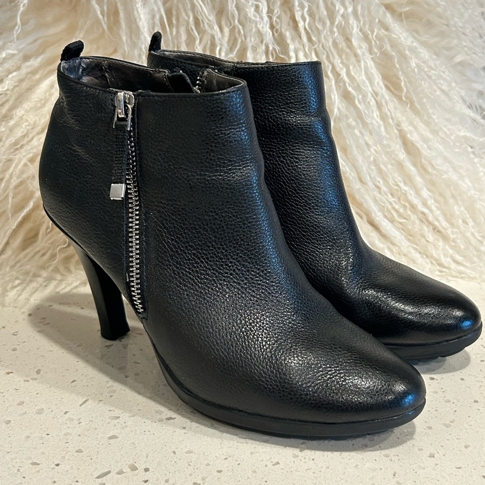 Tahari Black Textured Ankle Booties